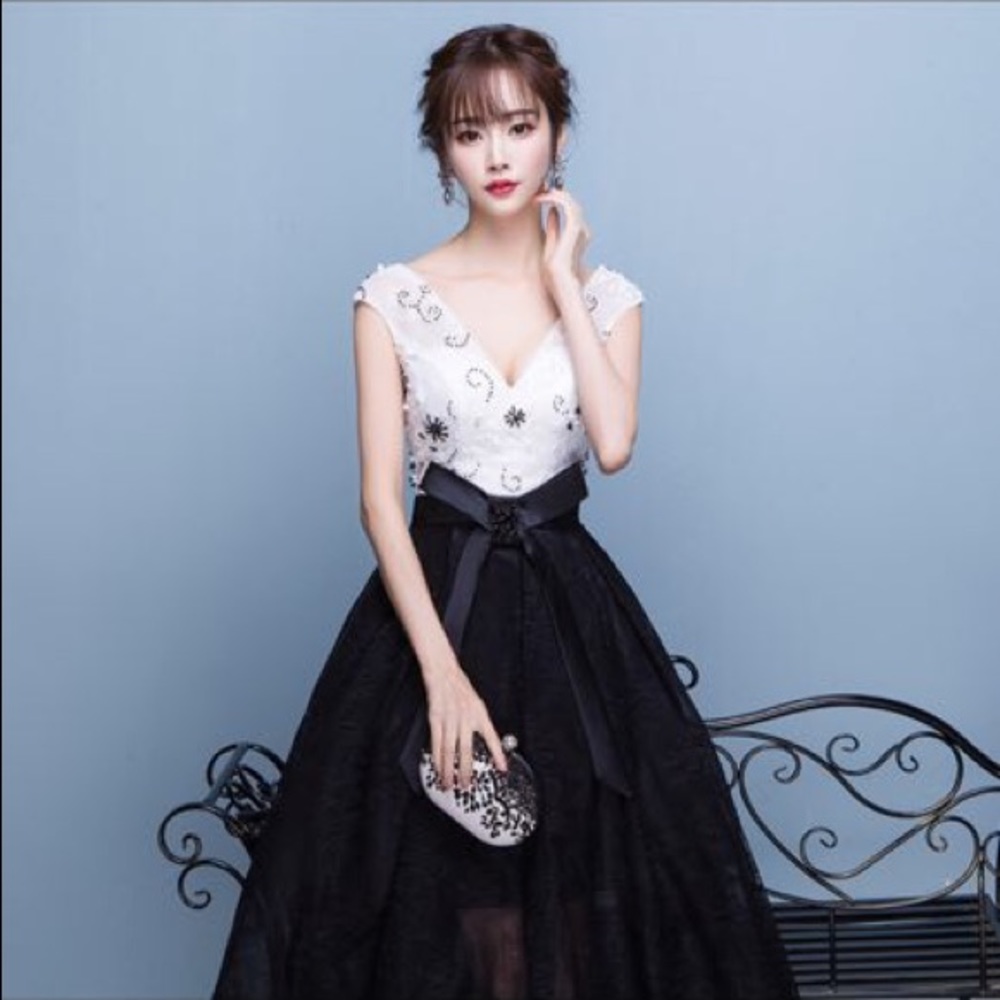 🎉 host pick 🎀 B/W floral lace gown NWT